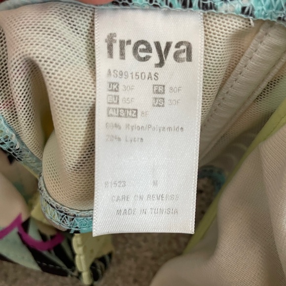 Tropical floral bikini top - Picture 3 of 3